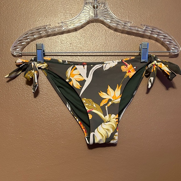RAE Floral side tie swim bottom - Picture 2 of 13